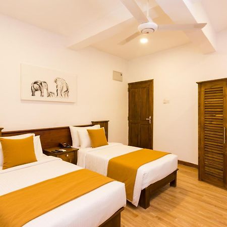 360 Lake View Hotel Kandy Exterior photo