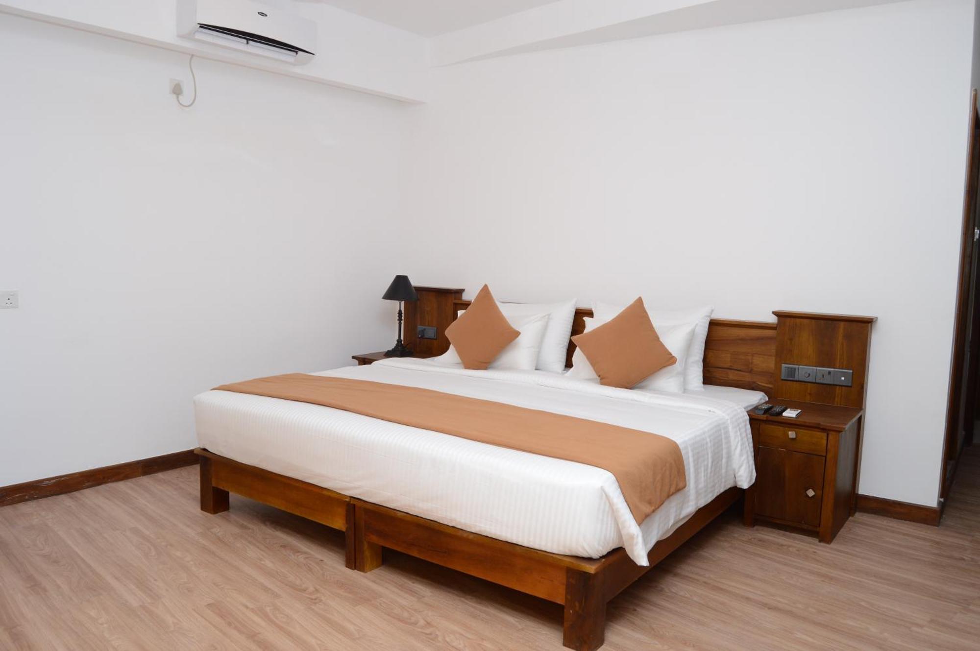 360 Lake View Hotel Kandy Exterior photo