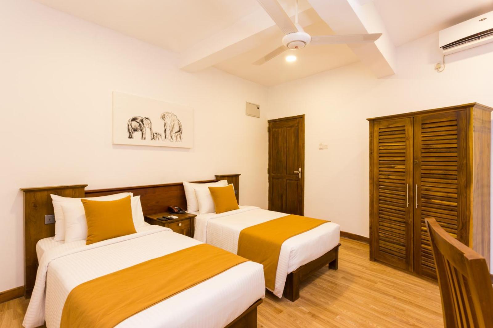 360 Lake View Hotel Kandy Exterior photo
